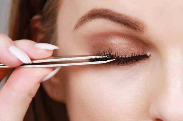 طرز استفاده و نصب مژه مصنوعی