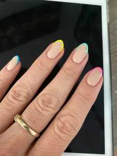 ناخن ژله‌ای با نوک رنگی