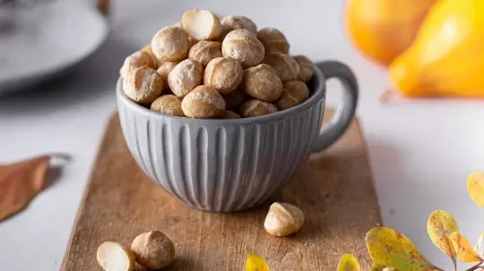مغز فندق برشته مغز فندق برشته