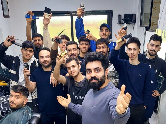 مدرسان و هنرجوهای اموزشگاه ارایشگری اعتدال مدرسان و هنرجوهای اموزشگاه ارایشگری اعتدال