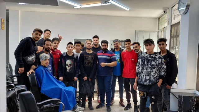 آموزشگاه آرایشگری مردانه به نام آکادمی اعتدال در قلب تهران آموزشگاه آرایشگری مردانه به نام آکادمی اعتدال در قلب تهران