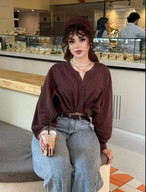 ایده ژست عکس در کافه
