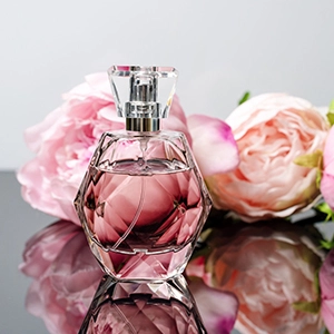 آنچه باید درباره برچسب های ترکیبات عطر بدانید؛ از پارابن تا ماندگاری واقعی آنچه باید درباره برچسب های ترکیبات عطر بدانید؛ از پارابن تا ماندگاری واقعی