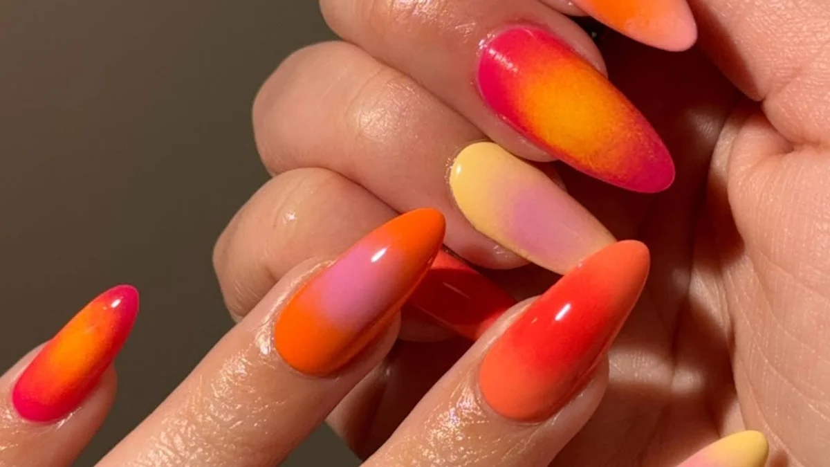 قرمز-نارنجی پرجنبوجوش قرمز-نارنجی پرجنبوجوش