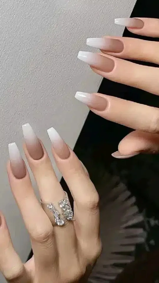 ناخن گلدونی