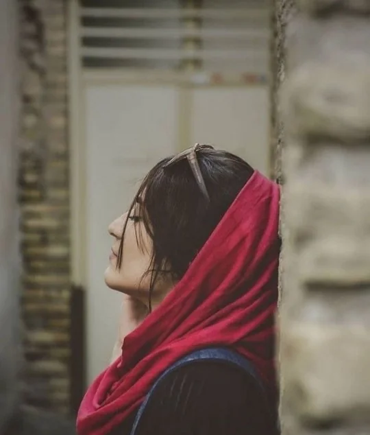 پروفایل تنهایی زن