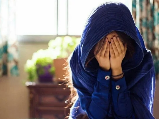 پروفایل تنهایی زن